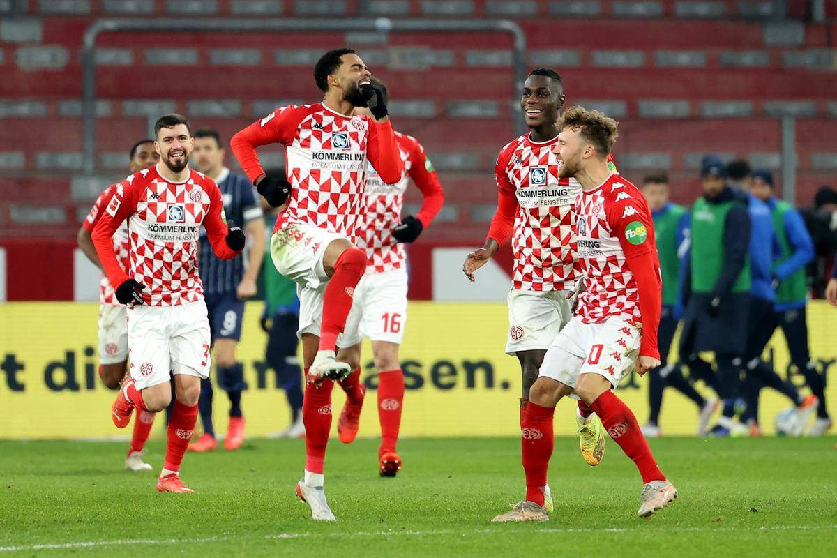 华体会体育-切尔西力克拜仁，莱万扑点救主德甲的简单介绍  第1张