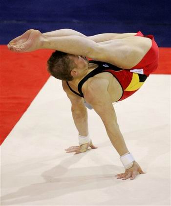 华体会网址-德国体操选手表现出色，领先全场  第1张