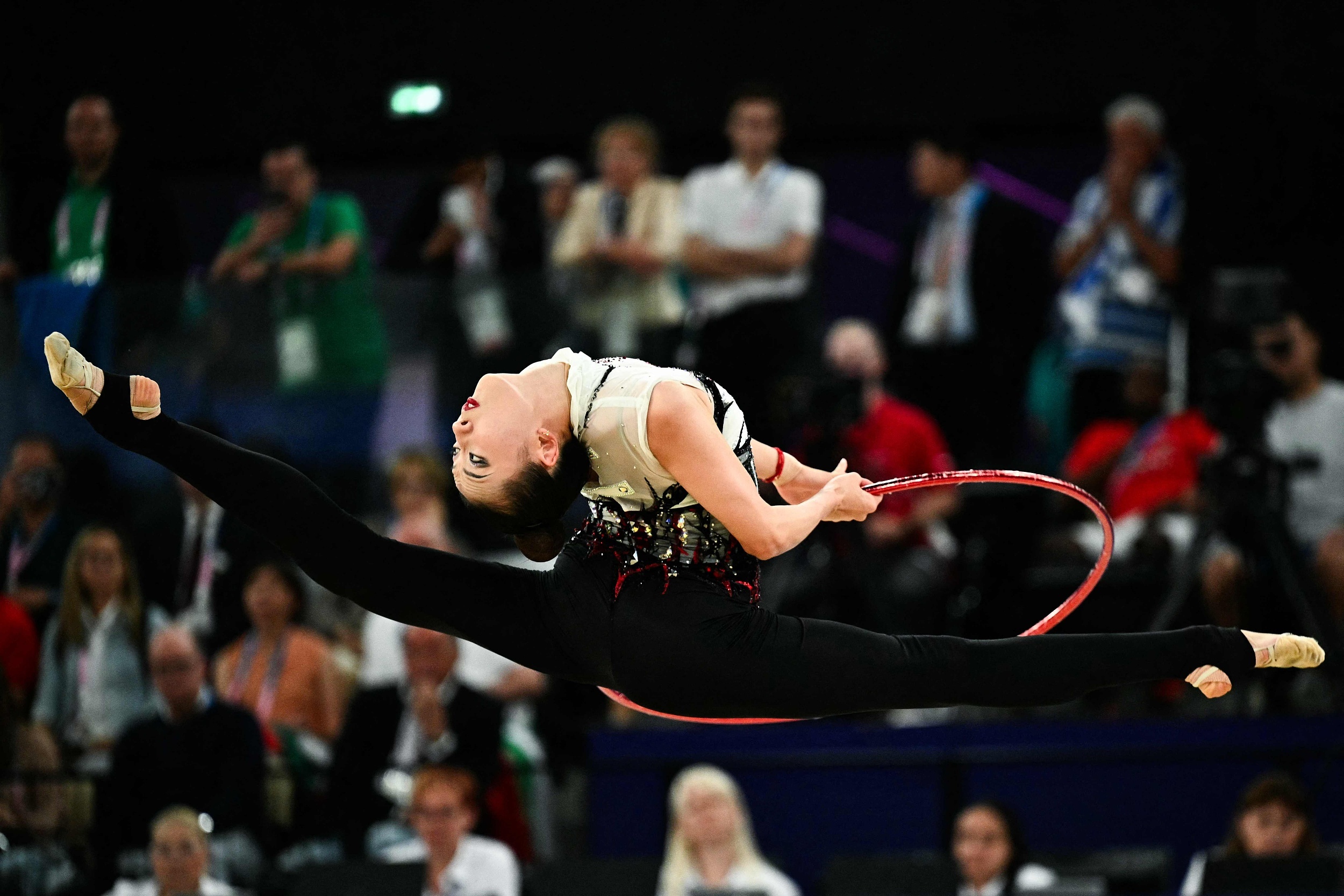 华体会网址-德国体操选手表现出色，领先全场  第2张